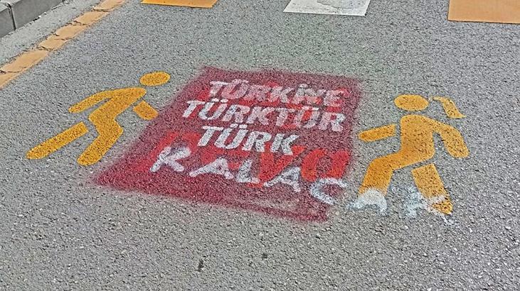 Van’da Kürtçe trafik uyarıların üzerine ‘Türkiye Türk’tür, Türk kalacak’ yazıları yazıldı