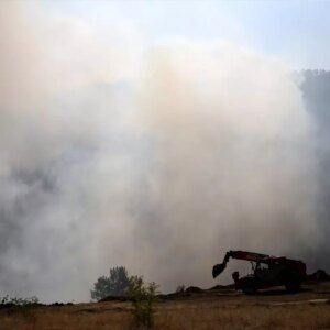 karabukte ormanlik alanda yangin 1 koy tahliye edildi UgQ4nZVb