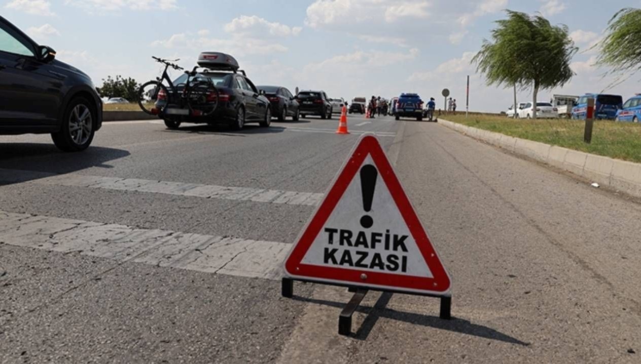 manisada kamyonetle carpisan motosikletin surucusu oldu GfuiG6Tf