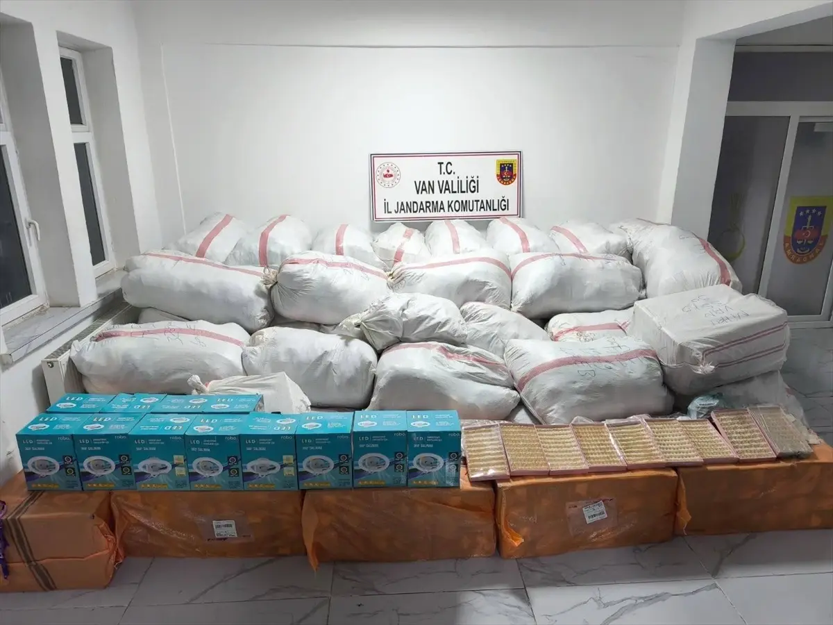 baskalede gumruk kacagi malzeme ele gecirildi iE7bWALG.jpg