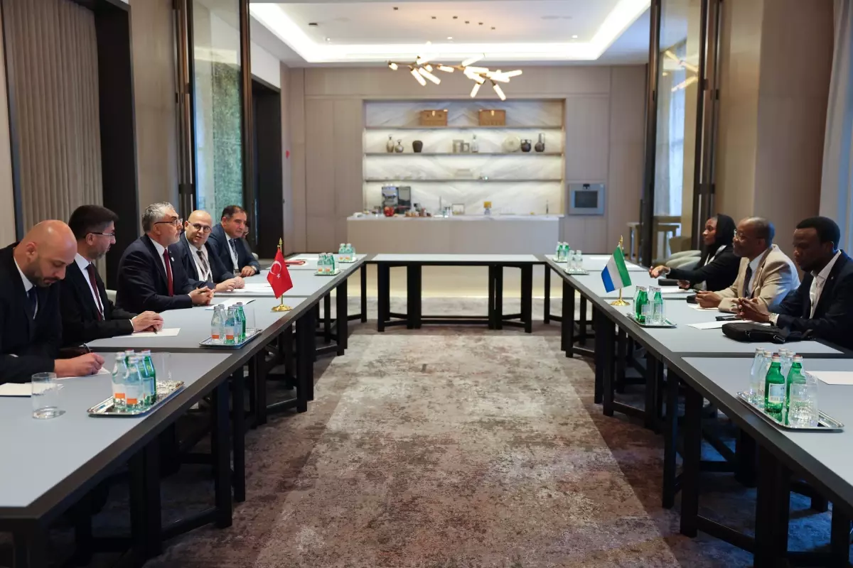 isikhan ve swarey dohada gorustu GMfXUnev.jpg