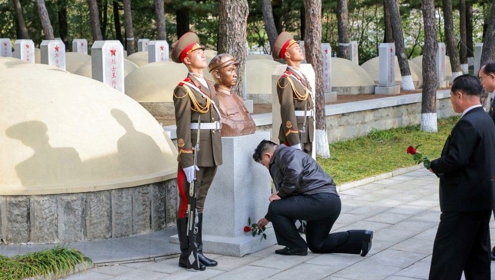 kuzey kore ukrayna savasi icin anit insa ediyor dxdUqLwR.jpg