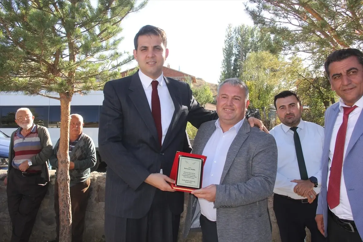 zarada ogrencilere kirtasiye ve okul formasi dagitimi quwySSHm