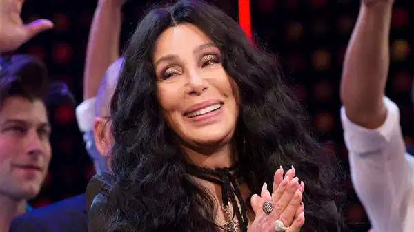 cher yaslanmaktan nefret ediyorum TYDSP8Lx.jpg