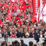 chp-lideri-ozel-19-mayista-genclerle-anitkabire-yurudu-genclere-emanet-edecegiz-LBjOcPNh