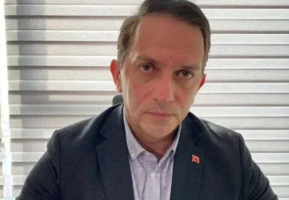 eski-akpli-acik-acik-uyardi-sandikta-faturasi-agir-olur-DU7wn4JZ