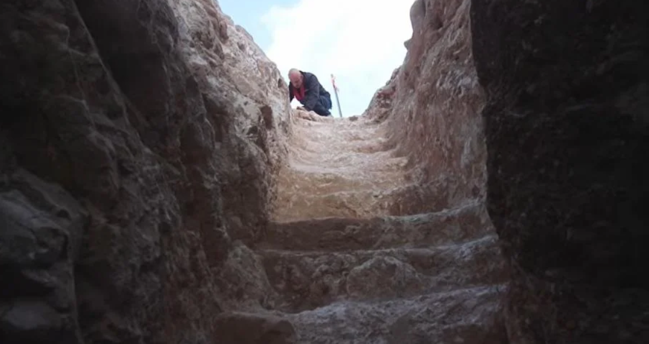 kayanin-tam-ortasina-tunel-oymuslar-KHU7vGhE