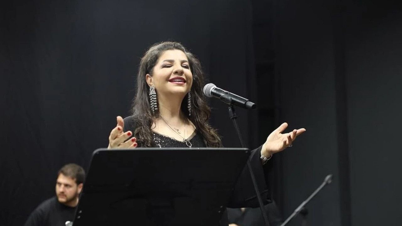 sakaryada-turk-sanat-muzigi-ruzgari-cigdem-gurdal-sahne-aldi-S2pKpvIK-1