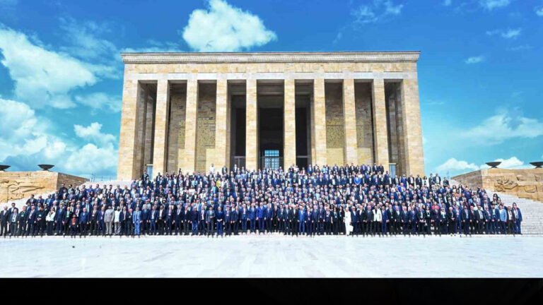 tobb-heyetinden-anitkabire-ziyaret-cumhuriyet-degerlerine-bagliyiz-j6W2RwG8
