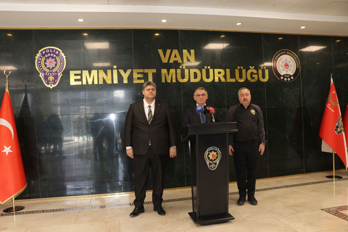 van-merkezli-11-ilde-narkotik-operasyonu-78-gozalti-xhXGjNmT