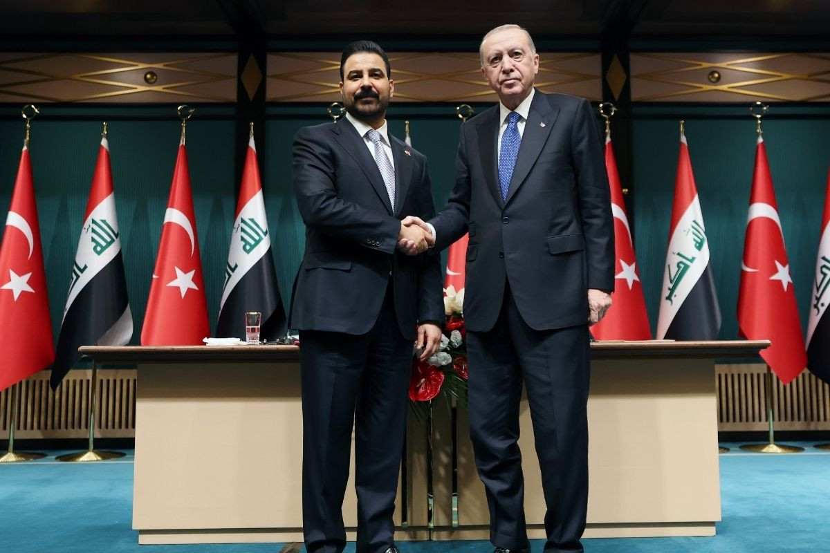 Cumhurbaskani erdogan irak basbakani ez zeydinin turkiyeye gunde 1 milyon varil petrol verebilecegini soyledigini acikladi mDtwqNcw